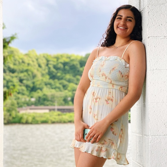 Meet your Posher, Nicole - Picture 1 of 1